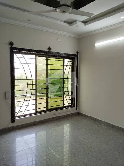Rafi Block 6 Marla House Sale Gass Installed