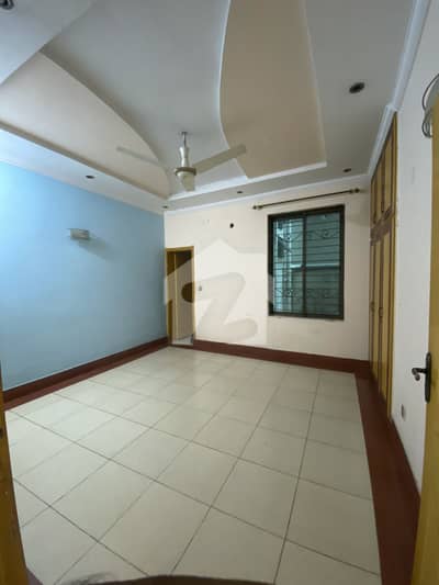 5 Marla Upper Portion 4 bedroom attached bathroom tv lounge kitchen garage