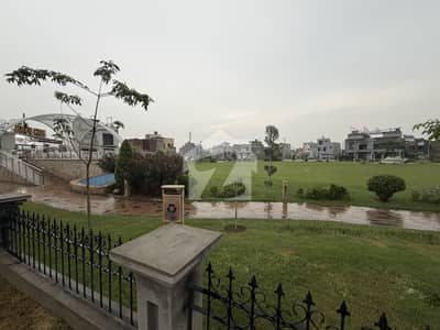 Facing park 3 Marla plot for sale