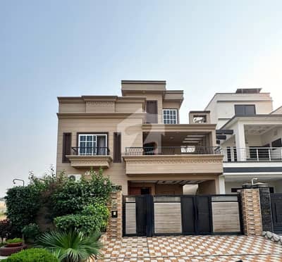 Luxury 10 Marla house available for sale on prime location in Citi housing Gujranwala