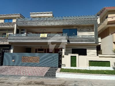 1 Kanal New Designer House Is Available For Sale