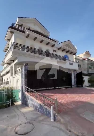 Brand New Luxury 40x80 Triple-Story Corner House for Sale G-13/2, Islamabad
