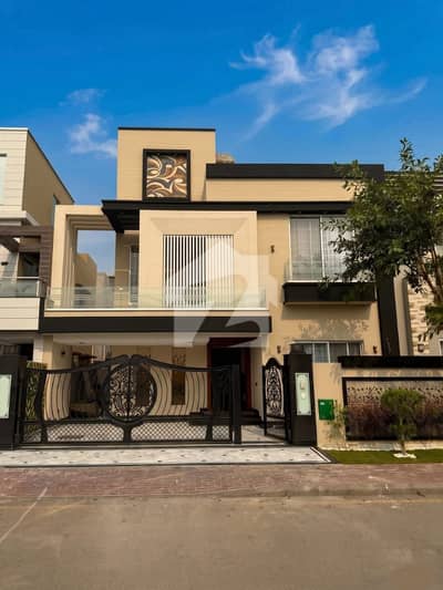 بحریہ ٹاؤن سیکٹر ای بحریہ ٹاؤن,لاہور میں 5 کمروں کا 10 مرلہ مکان 4.15 کروڑ میں برائے فروخت۔ بحریہ ٹاؤن سیکٹر ای بحریہ ٹاؤن,لاہور میں 5 کمروں کا 10 مرلہ مکان 4.15 کروڑ میں برائے فروخت۔