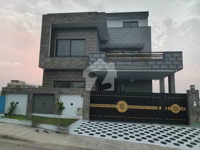 بحریہ ٹاؤن فیز 4 بحریہ ٹاؤن راولپنڈی,راولپنڈی میں 6 کمروں کا 10 مرلہ مکان 4.5 کروڑ میں برائے فروخت۔