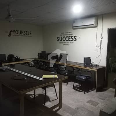 Gulshan Iqbal block 2 2 Bed DD 200 square yards Commercial space Demand 1 Lac 2nd floor  Like Independent House  *Code(16861)*