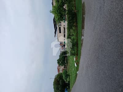2kanal Premium location plot, Surrounding beautiful house, Drict access from main