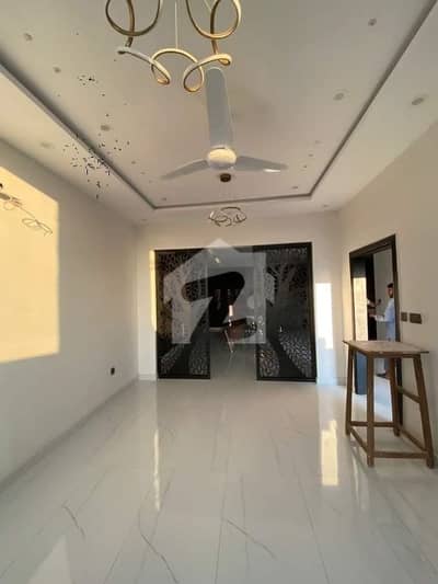 Ready to move 272sq yd 4 & 5 Bedroom DDL Luxury Villa FOR SALE. Only 4km from Main Entrance of BTK. Near GRAND MOSQUE, A-Plus Quality Construction.