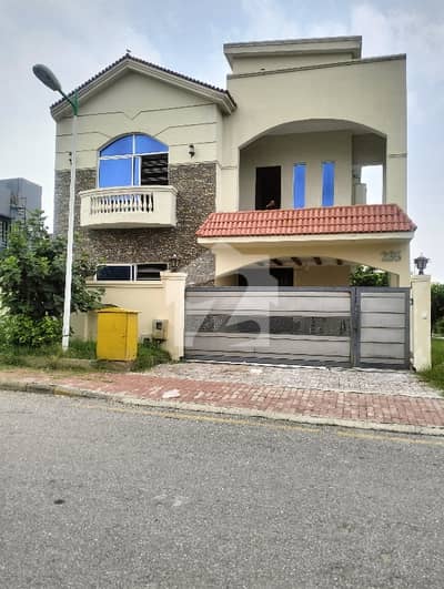 10 Marla Slightly Use House For Rent. 10 Marla Slightly Use House For Rent.