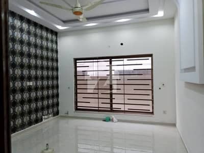 1 Kanal House Available for Rent