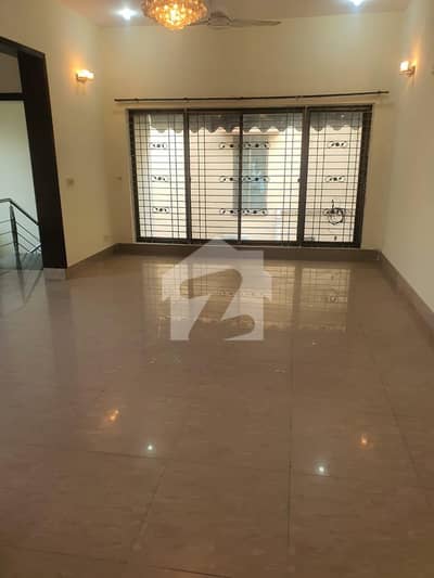 1 KANAL 3 BEDROOM UPER PORTION AVAILABLE FOR RENT 1 KANAL 3 BEDROOM UPER PORTION AVAILABLE FOR RENT