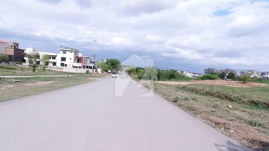 Residential Plot For sale In Rs. 19000000