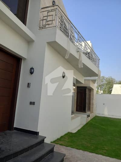 Prime Location 1000 Square Yards House In Shaheed Millat Road Is Available
