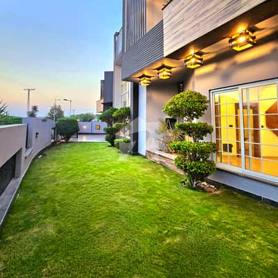 Artistic 19 Marla House With Huge Lawn For Sale In Phase 8