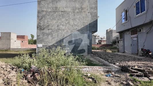 ایلیٹ ٹاؤن ۔ بلاک سی ایلیٹ ٹاؤن,لاہور میں 3 مرلہ Studio دفتر 55.0 لاکھ میں برائے فروخت۔