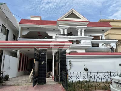 500 Square Yards Building In Stunning Gulshan-e-Iqbal - Block 4 Is Available For rent