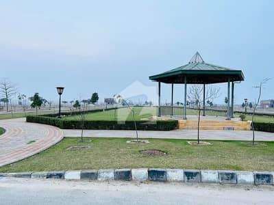 10 Marla Plot For Sale.
