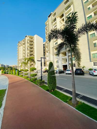 10 MARLA 3 BEDROOM APARTMENT AVAILABLE FOR RENT