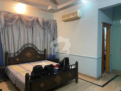 SEPRET GATE 1 KANAL UPPER PORTION AVAILABLE FOR RENT IN DHA PHASE 4 ,