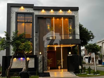 ڈی ایچ اے 9 ٹاؤن ڈیفنس (ڈی ایچ اے),لاہور میں 3 کمروں کا 5 مرلہ مکان 2.57 کروڑ میں برائے فروخت۔
