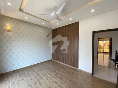 10 MARLA BEAUTIFUL HOUSE AVAILABLE FOR RENT IN DHA PHASE 5