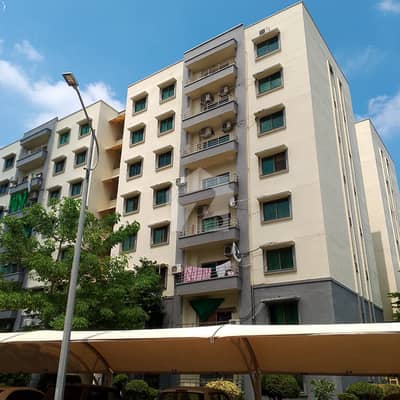 10 MARLA 3 BEDROOM APARTMENT AVAILABLE FOR RENT