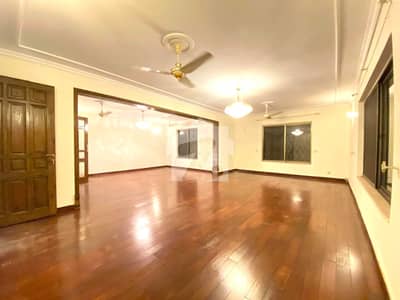 Investor Alert F8 666 Syd Beautiful Build House Margalla Facing 5bed Drawing and dining TV Lounge Kitchen with Sqtr Front Open with Front Green Belt CDA Transfer