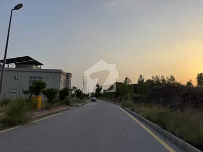 10 Marla Ideal Location Plot With Reasonable Price & Walking Distance From Sports Complex 10 Marla Ideal Location Plot With Reasonable Price & Walking Distance From Sports Complex