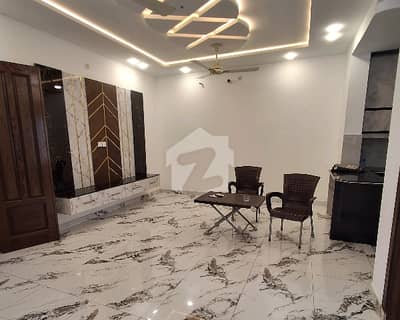 آئی ۔ 8/3 آئی ۔ 8,اسلام آباد میں 3 کمروں کا 1 کنال بالائی پورشن 1.6 لاکھ میں کرایہ پر دستیاب ہے۔