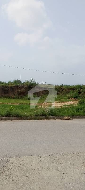 آئی ۔ 11 اسلام آباد میں 6 مرلہ رہائشی پلاٹ 2.0 کروڑ میں برائے فروخت۔