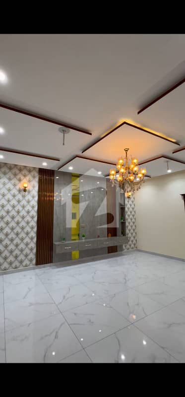 Prime Location 10 Marla New House For Sale