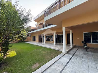 ایف ۔ 10 اسلام آباد میں 6 کمروں کا 1 کنال مکان 8.0 لاکھ میں کرایہ پر دستیاب ہے۔