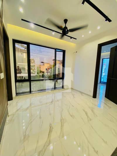 1 KANALUP PORTION AVAILABLE FOR RENT IN DHA RAHBAR DEFFENCE ROAD LAHORE(NEAR TO UNIVERSITY OF LAHORE)