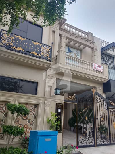 ڈی ایچ اے فیز 3 ڈی ایچ اے ڈیفینس,لاہور میں 3 کمروں کا 5 مرلہ مکان 3.3 کروڑ میں برائے فروخت۔
