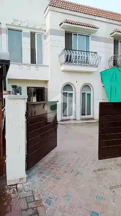 پیراگون سٹی لاہور میں 3 کمروں کا 6 مرلہ مکان 2.25 کروڑ میں برائے فروخت۔