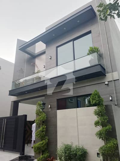 10 MARLA BEAUTIFUL HOUSE AVAILABLE FOR SALE IN DHA PHASE 4