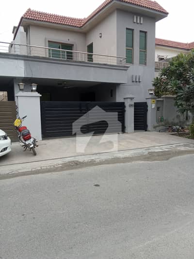 10 MARLA 3 BEDROOM HOUSE AVAILABLE FOR RENT