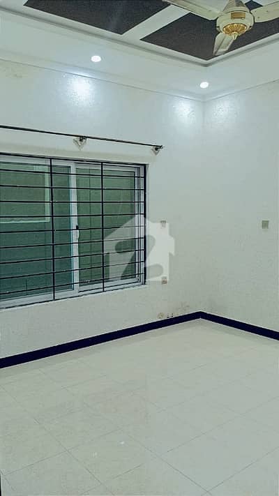 10 Marla Single Storey House Available For Sale.