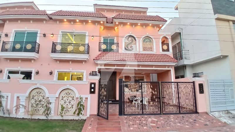 10 Marla Beautiful Banglow For Sale Ideal Location 10 Marla Beautiful Banglow For Sale Ideal Location