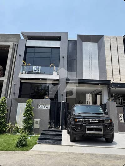 5 MARLA ELEGANT AND FULLY MAINTAINED SUPER HOT LOCATED BUNGALOW IS AVAILABLE IN THE BEST BLOCK OF DHA LAHORE.