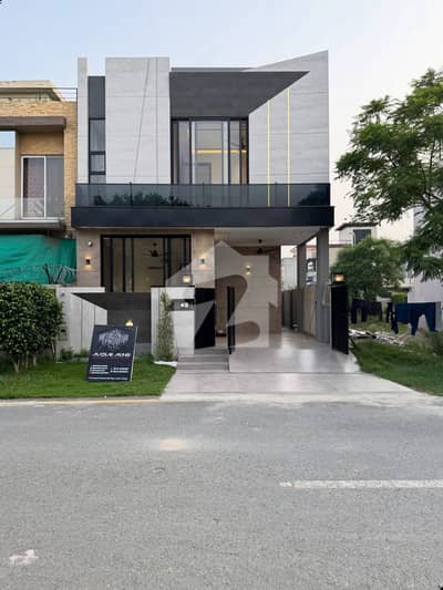 5 MARLA ELEGANT AND FULLY MAINTAINED SUPER HOT LOCATED BUNGALOW IS AVAILABLE IN THE BEST BLOCK OF DHA LAHORE.