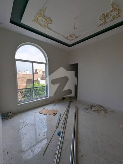 جواد ایونیو اوکاڑہ میں 5 کمروں کا 4 مرلہ مکان 1.7 کروڑ میں برائے فروخت۔