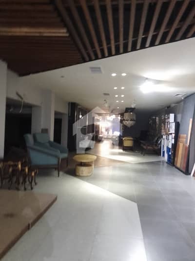 Golden Chance For Banks & Brands! Building Is For Rent