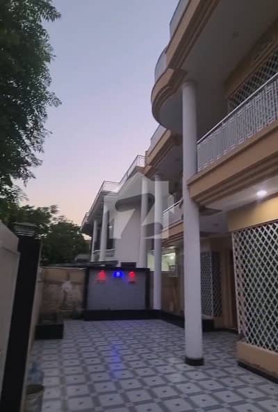 جی ۔ 11 اسلام آباد میں 5 کمروں کا 14 مرلہ مکان 11.6 کروڑ میں برائے فروخت۔