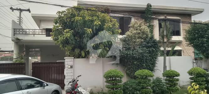 Beautiful Corner Standard 3 Bedrooms House Available For Rent in Askari-9