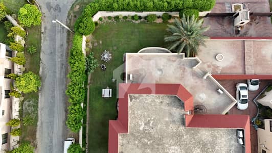 2.5 Kanal Corner House With Extra Ordinary Built Quality 2.5 Kanal Corner House With Extra Ordinary Built Quality