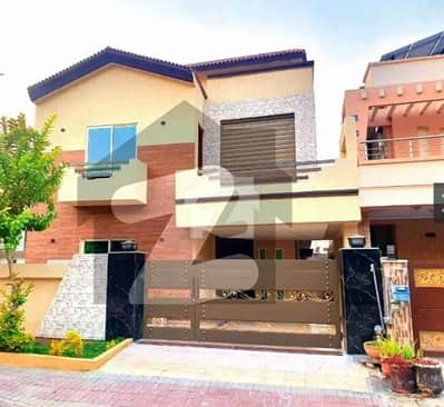 بحریہ ٹاؤن فیز 4 بحریہ ٹاؤن راولپنڈی,راولپنڈی میں 5 کمروں کا 10 مرلہ مکان 3.95 کروڑ میں برائے فروخت۔