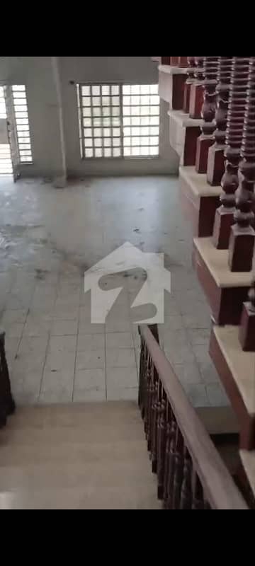 کلفٹن ۔ بلاک 8 کلفٹن,کراچی میں 6 کمروں کا 1 کنال گودام 8.0 لاکھ میں کرایہ پر دستیاب ہے۔