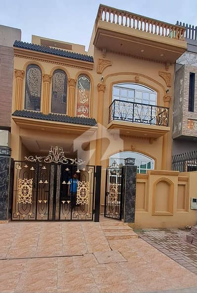 پیراگون سٹی لاہور میں 3 کمروں کا 5 مرلہ مکان 2.4 کروڑ میں برائے فروخت۔ پیراگون سٹی لاہور میں 3 کمروں کا 5 مرلہ مکان 2.4 کروڑ میں برائے فروخت۔