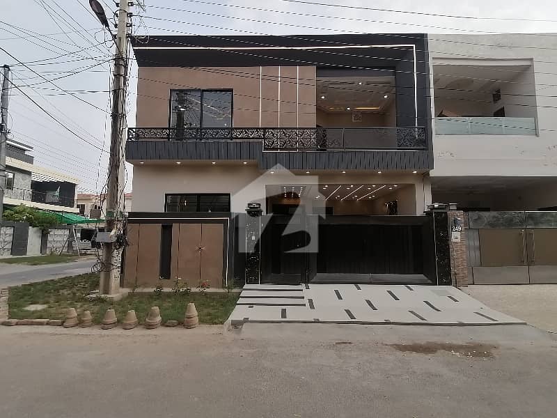 واپڈا ٹاؤن فیز 1 - بلاک ای واپڈا ٹاؤن فیز 1,واپڈا ٹاؤن,ملتان میں 5 کمروں کا 7 مرلہ مکان 2.84 کروڑ میں برائے فروخت۔ واپڈا ٹاؤن فیز 1 - بلاک ای واپڈا ٹاؤن فیز 1,واپڈا ٹاؤن,ملتان میں 5 کمروں کا 7 مرلہ مکان 2.84 کروڑ میں برائے فروخت۔