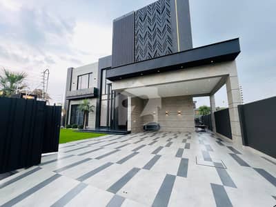 1 KANAL ELEGANT AND FULLY FURNISHED BUNGALOW WITH BASEMENT & CINEMA IS AVAILABLE IN THE BEST BLOCK OF DHA LAHORE.